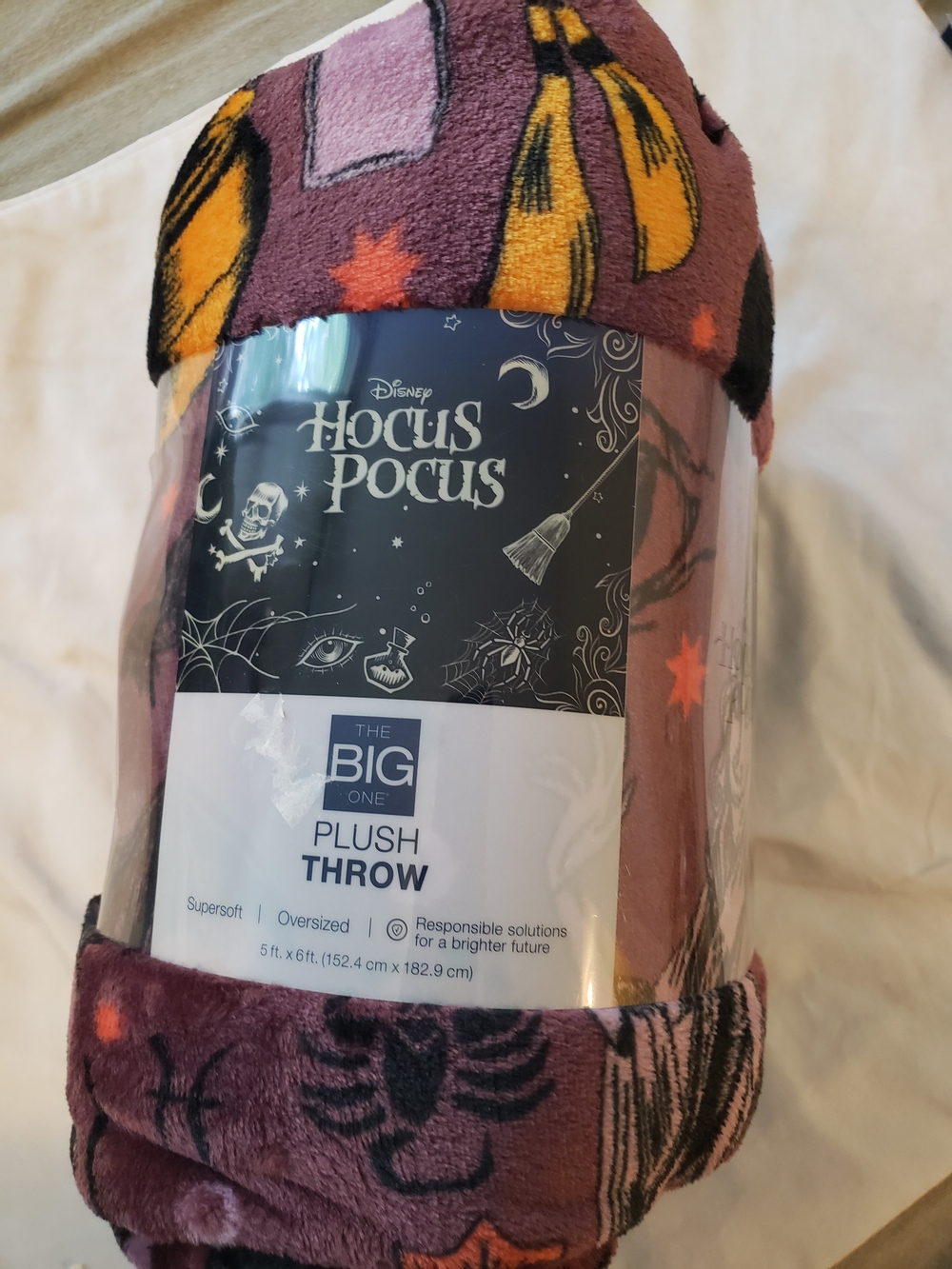 Disney Hocus Pocus Plush Throw Blanket - Purple & Orange